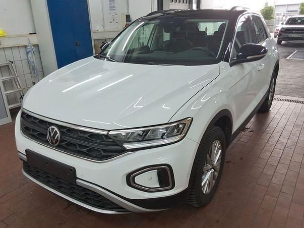 Pure white (metallic) Gebraucht 2024 VW T-Roc Life SUV | 27.445 € (Fairer Preis) - Bild 1/4