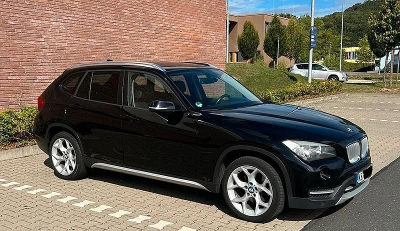 Schwarz Gebraucht 2013 BMW X1 Efficient Dynamics SUV | 9.250 € (Fairer Preis) - Bild 1/4