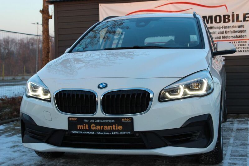 Weiß Gebraucht 2018 BMW 218 Gran Tourer Van / Kleinbus | 8.990 € (Superpreis) - Bild 1/4