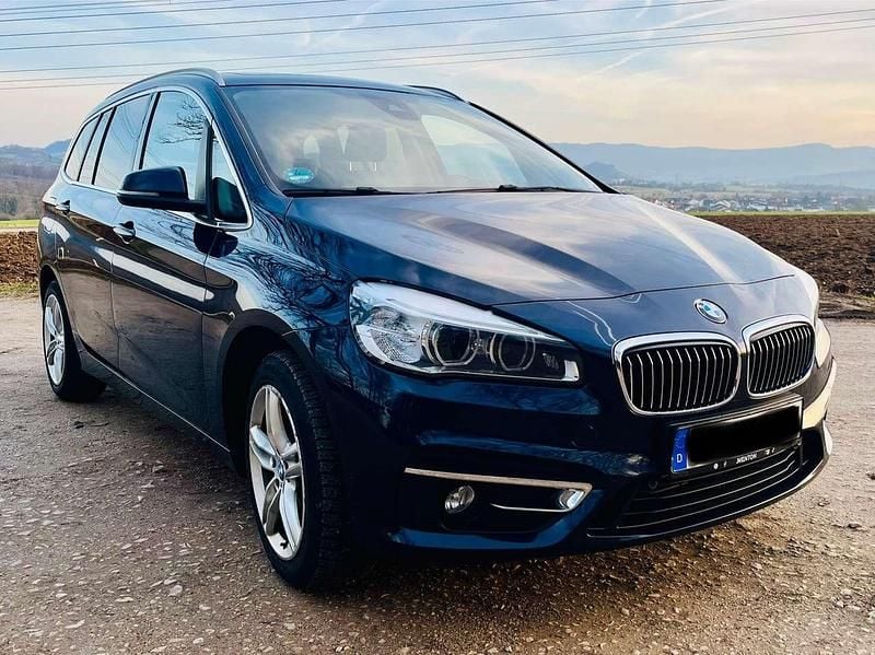 Blau Gebraucht 2017 BMW 220 Luxury Line Kombi | 12.480 € (Guter Preis) - Bild 1/4