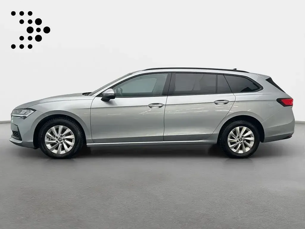Gebraucht Skoda Superb Essence 150 PS (110 kW) 2025 Pebble silber metallic Kombi