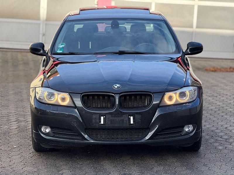 Gebraucht BMW 320 184 PS (135 kW) 2010 Schwarz Limousine