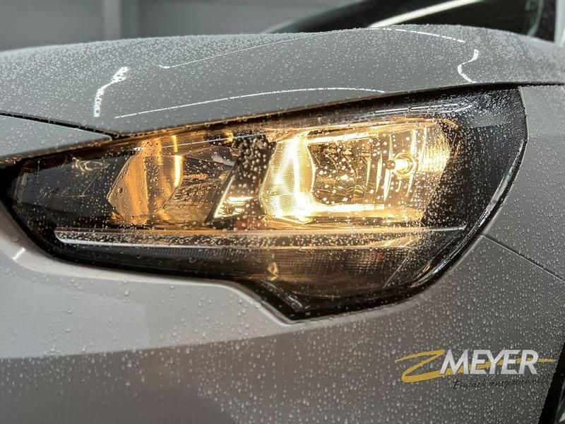 Używany Opel Corsa-e Edition 100 kW (136 KM) 2022 Biały Hatchback