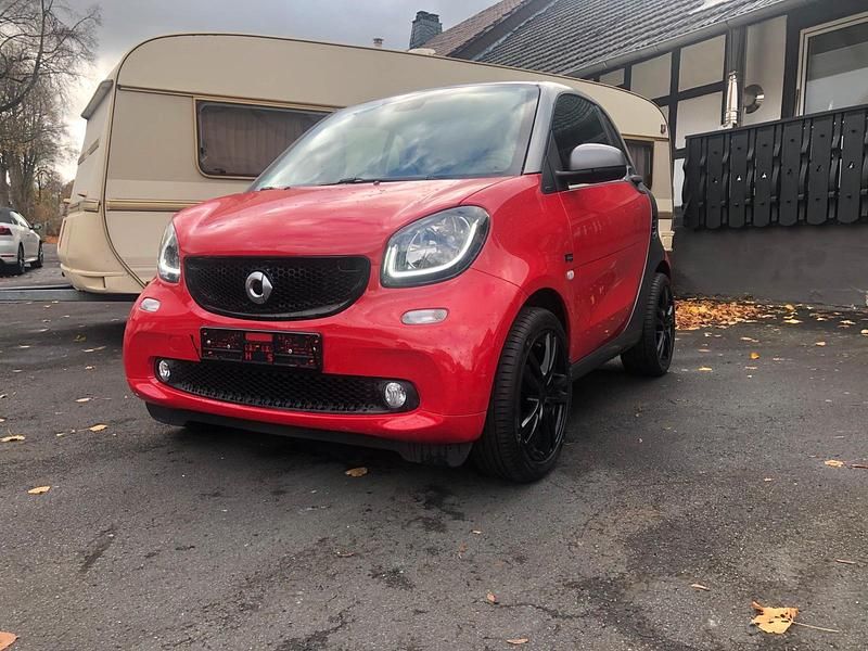 Rot Gebraucht 2016 Smart ForTwo Coupé Kleinwagen | 8.800 € (Guter Preis) - Bild 1/4