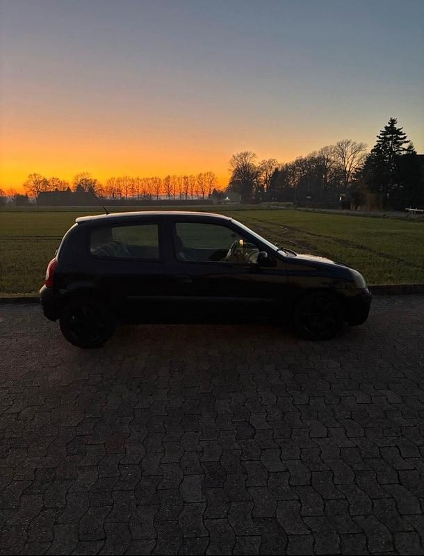 Gebraucht Renault Clio II 75 PS (55 kW) 2005 Schwarz Kleinwagen