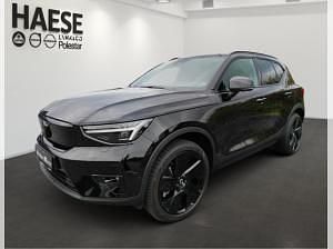 Neu Volvo XC40 Plus 163 PS (119 kW) 2026 Schwarz (onyx black metallic) SUV