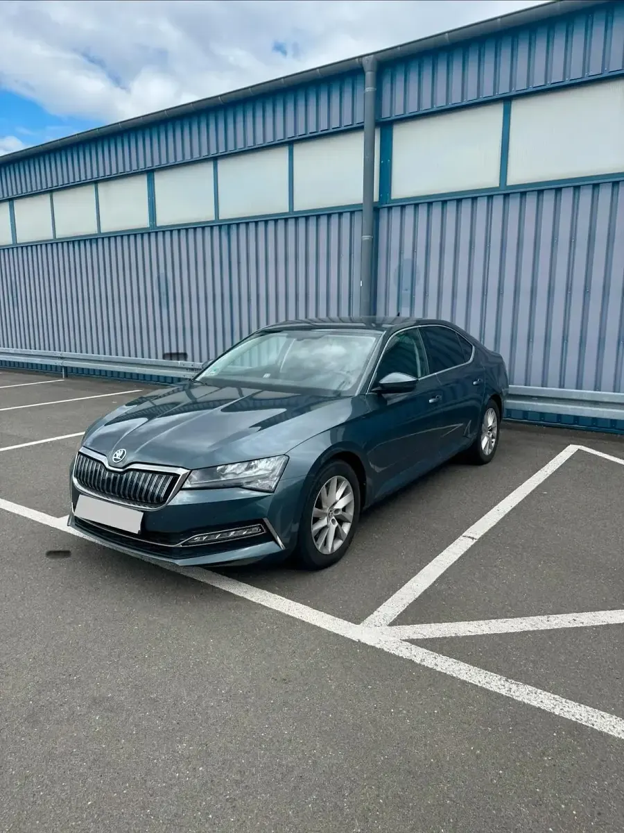 Gebraucht Skoda Superb 218 PS (160 kW) 2021 Grau Limousine