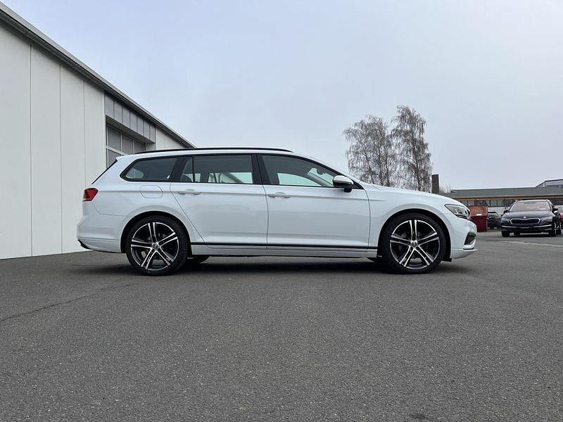 Gebraucht VW Passat Conceptline 150 PS (110 kW) 2022 Gletscherweiã Kombi