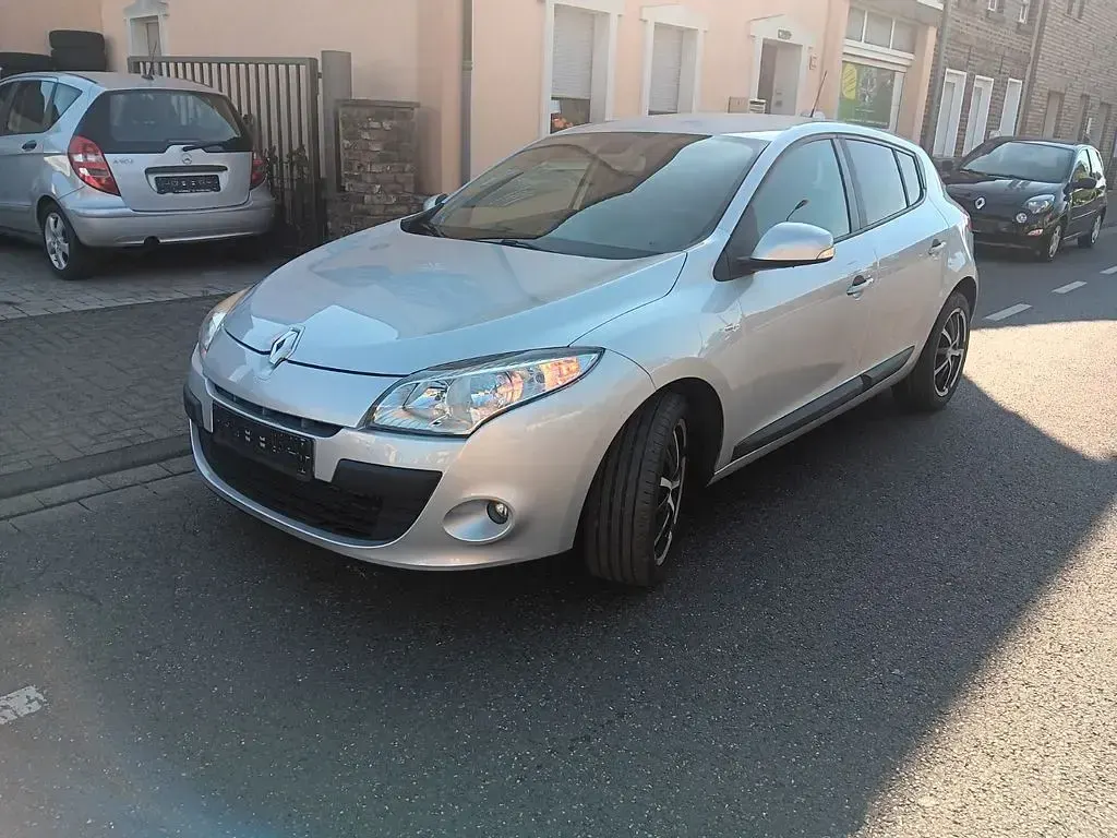 Gebraucht Renault Mégane Expression 90 PS (66 kW) 2010 Grau Limousine
