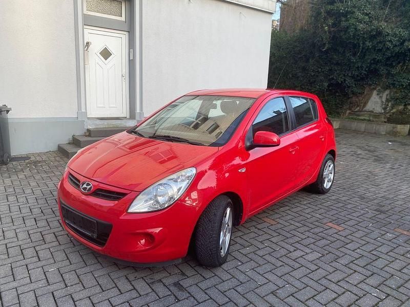 Gebraucht Hyundai i20 Comfort 101 PS (74 kW) 2009 Rot Kleinwagen