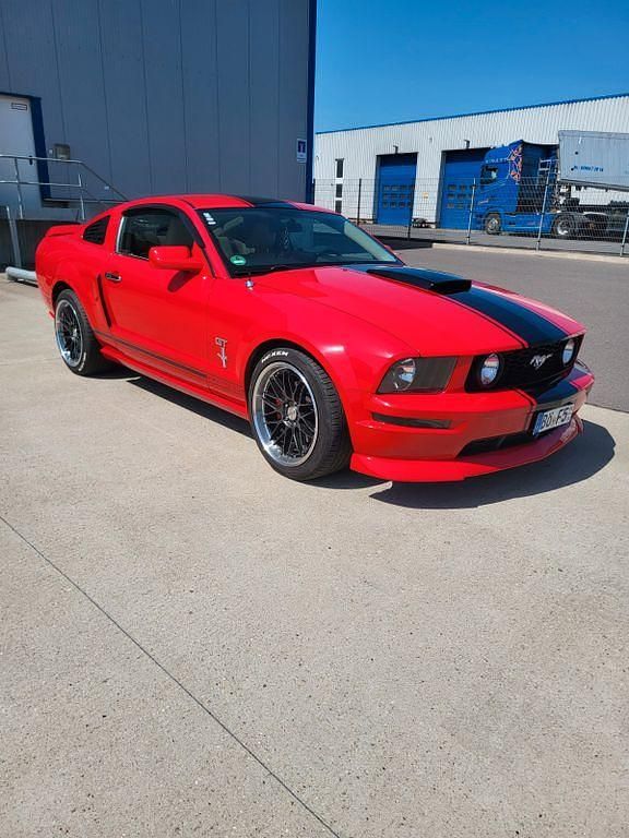 Rot Gebraucht 2008 Ford Mustang Coupé | 19.000 € (Fairer Preis) - Bild 1/1