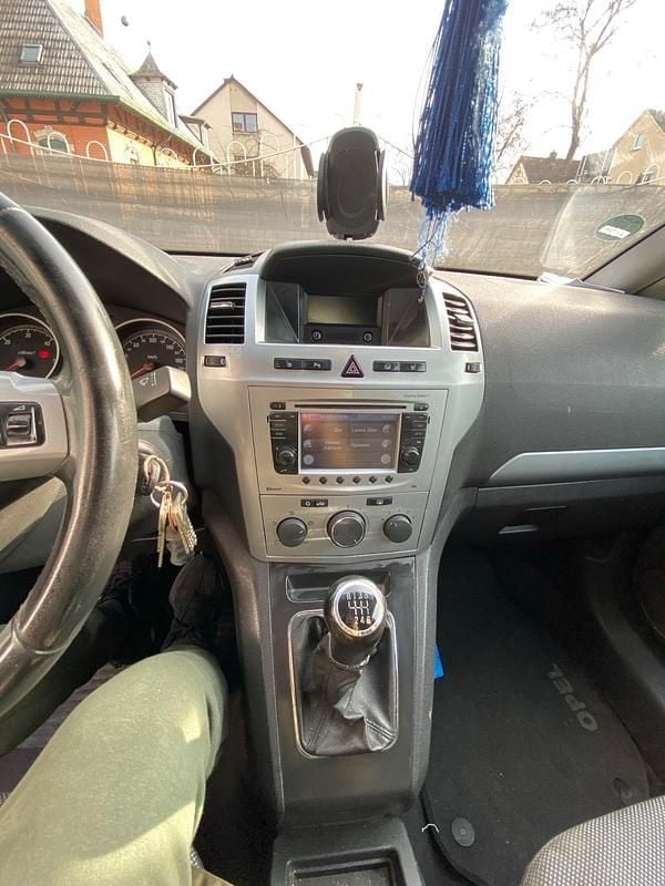 Gebraucht Opel Zafira 125 PS (91 kW) 2012 Schwarz Van / Kleinbus