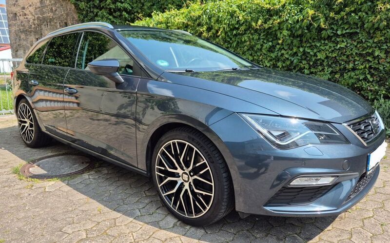 Grau Gebraucht 2018 Seat Leon ST FR Kombi | 22.900 € - Bild 1/4