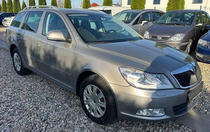 Beige Gebraucht 2010 Skoda Octavia Limousine | 5.555 € (Fairer Preis) - Bild 1/4