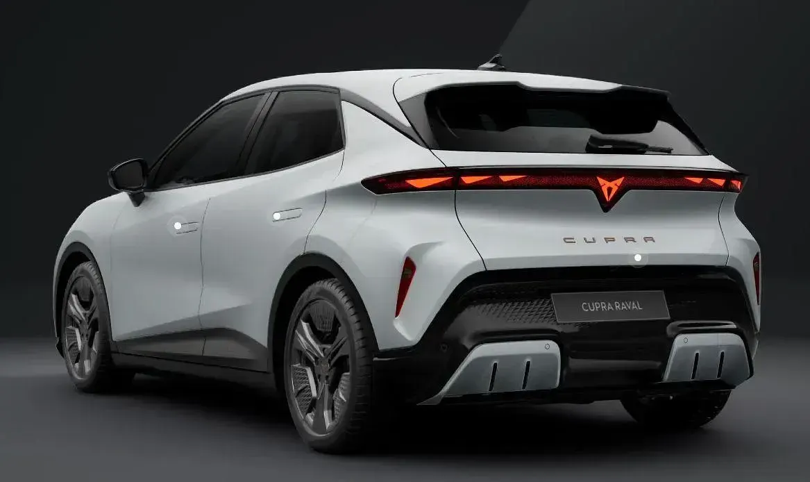 Nowe Cupra Raval Endurance 155 kW (211 KM) 2026 Biały Sedan/Limuzyna