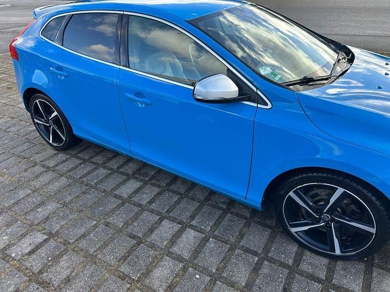 Gebraucht Volvo V40 R-Design 190 PS (139 kW) 2015 Blau Limousine