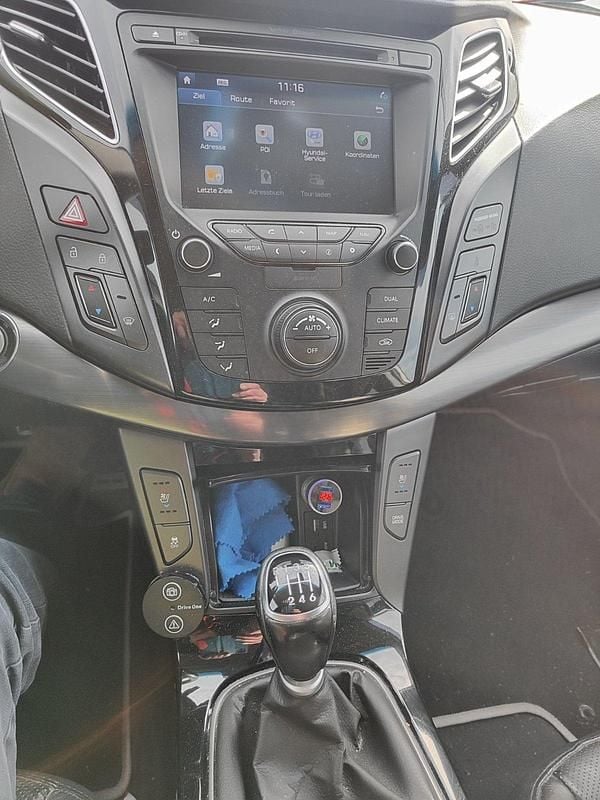 Gebraucht Hyundai i40 Premium 116 PS (85 kW) 2015 Beige Kombi