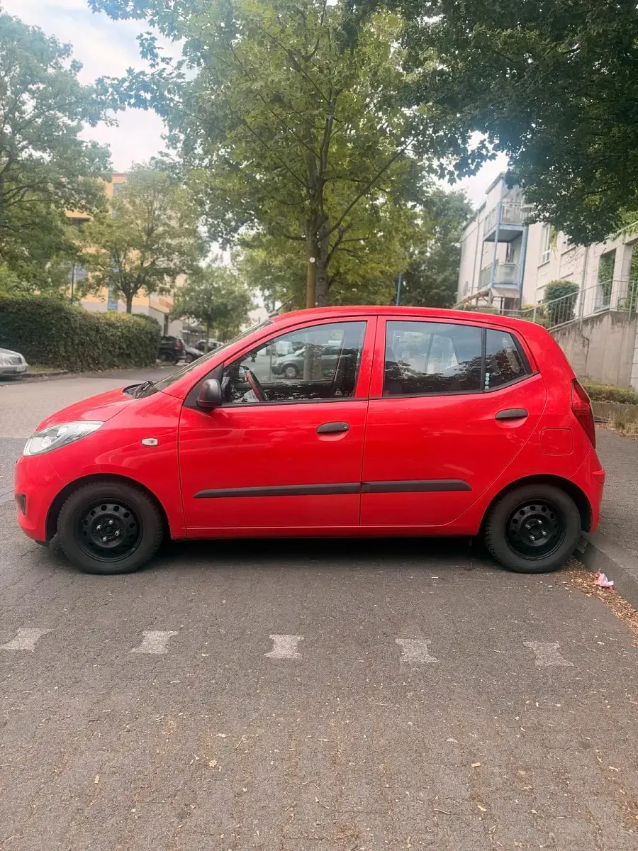 Gebraucht Hyundai i10 Classic 69 PS (50 kW) 2012 Rot Kleinwagen