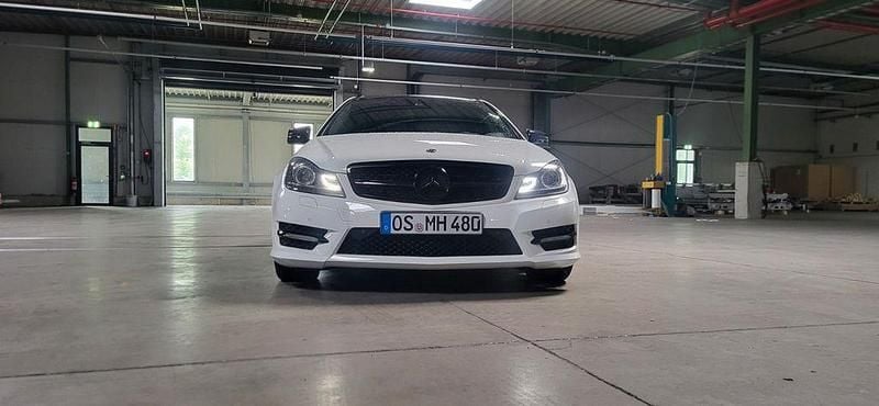 Weiß Gebraucht 2012 Mercedes C350 AMG Coupé | 16.995 € (Fairer Preis) - Bild 1/4