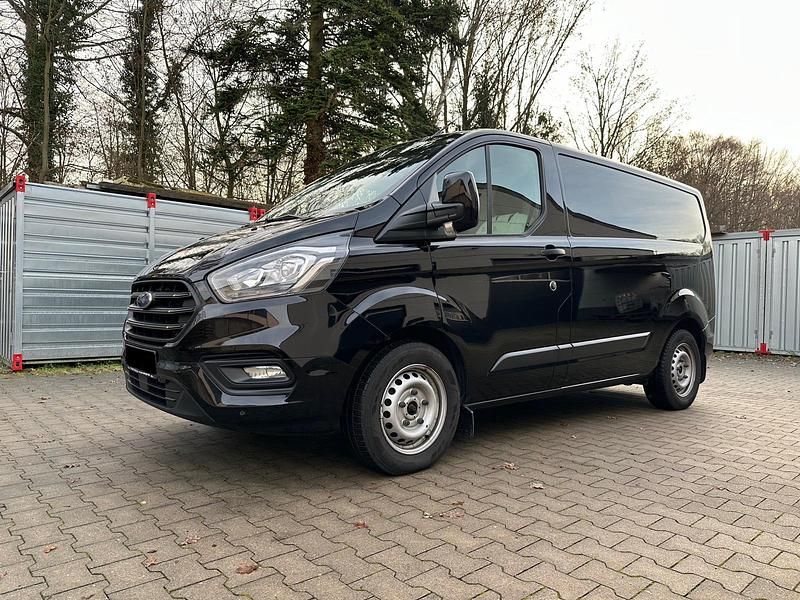 Schwarz Gebraucht 2018 Ford Transit Van / Kleinbus | 17.900 € (Teuer) - Bild 1/4