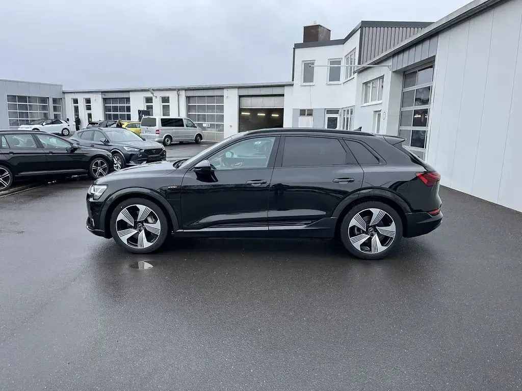 Gebraucht Audi e-tron Advanced Plus 300 kW (408 PS) 2022 Mythosschwarz SUV