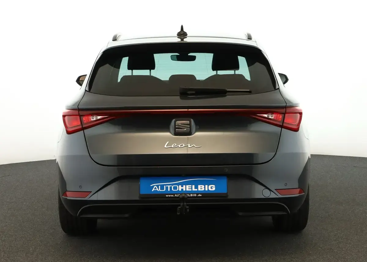 Gebraucht Seat Leon ST Style 150 PS (110 kW) 2023 Magnetic tech grau metallic Kombi