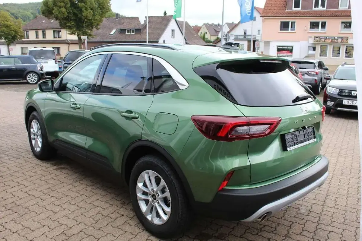 Neu Ford Kuga Titanium 186 PS (136 kW) 2025 Bursting green SUV