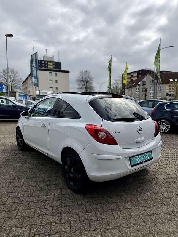 Gebraucht Opel Corsa Innovation 80 PS (58 kW) 2009 Casabl/arctic/eisweiss/kaolin Kleinwagen