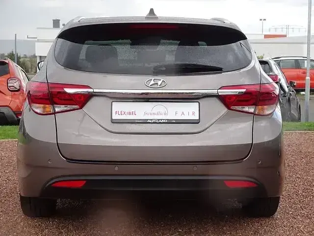 Gebraucht Hyundai i40 Trend 135 PS (99 kW) 2017 Schwarz Kombi