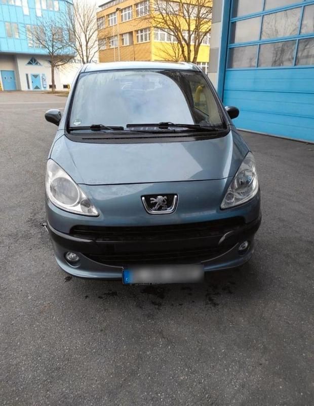 Grau Gebraucht 2005 Peugeot 1007 Kleinwagen | 2.200 € (Guter Preis) - Bild 1/4