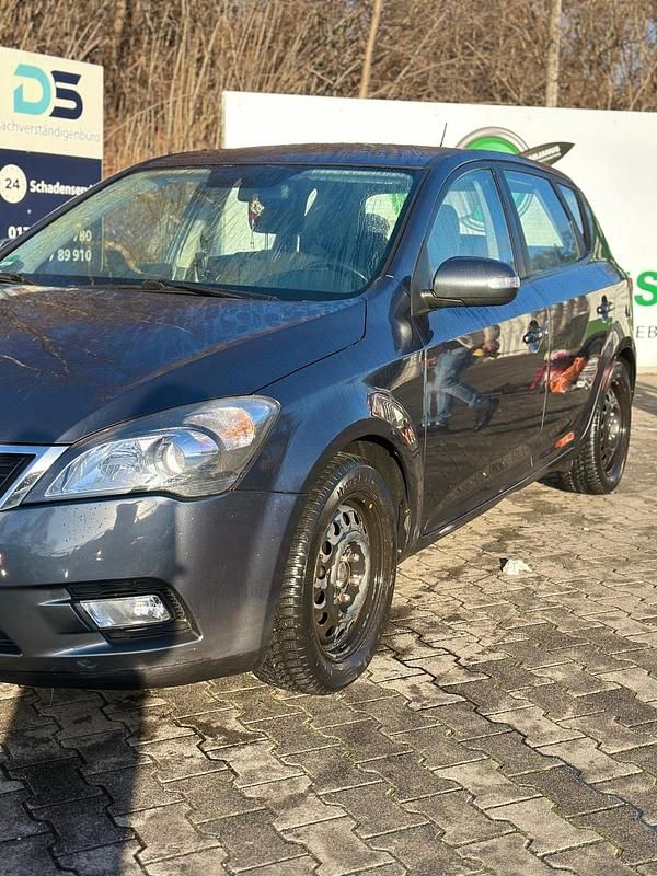 Gebraucht Kia Ceed 90 PS (66 kW) 2009 Grau Kleinwagen