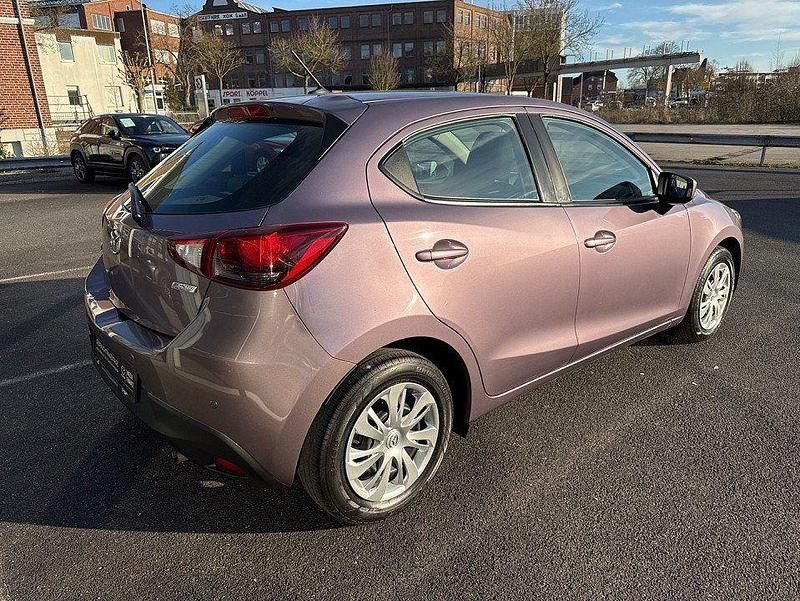 Gebraucht Mazda 2 90 PS (66 kW) 2016 Rot Limousine