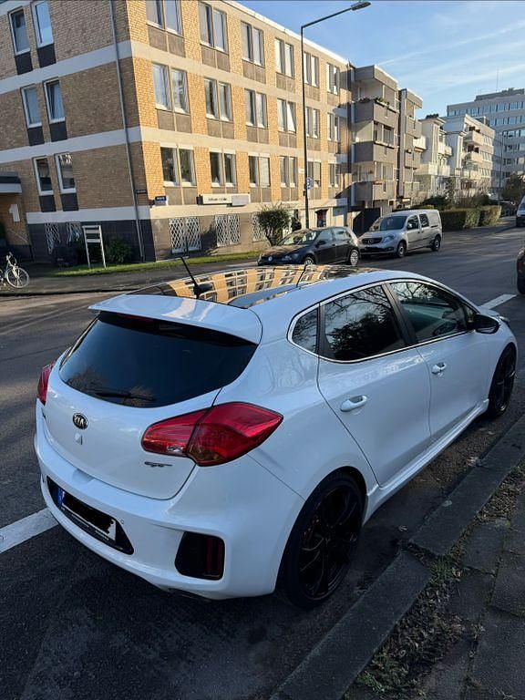 Gebraucht Kia Ceed GT-Track 204 PS (150 kW) 2014 Weiß Kleinwagen