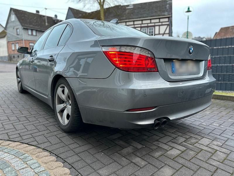 Grau Gebraucht 2009 BMW 525 Limousine | 7.000 € (Fairer Preis) - Bild 1/4