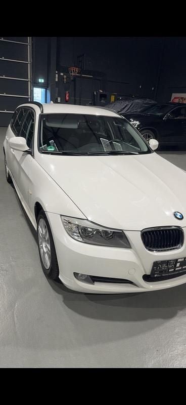 Gebraucht BMW 320 184 PS (135 kW) 2010 Weiß Kombi