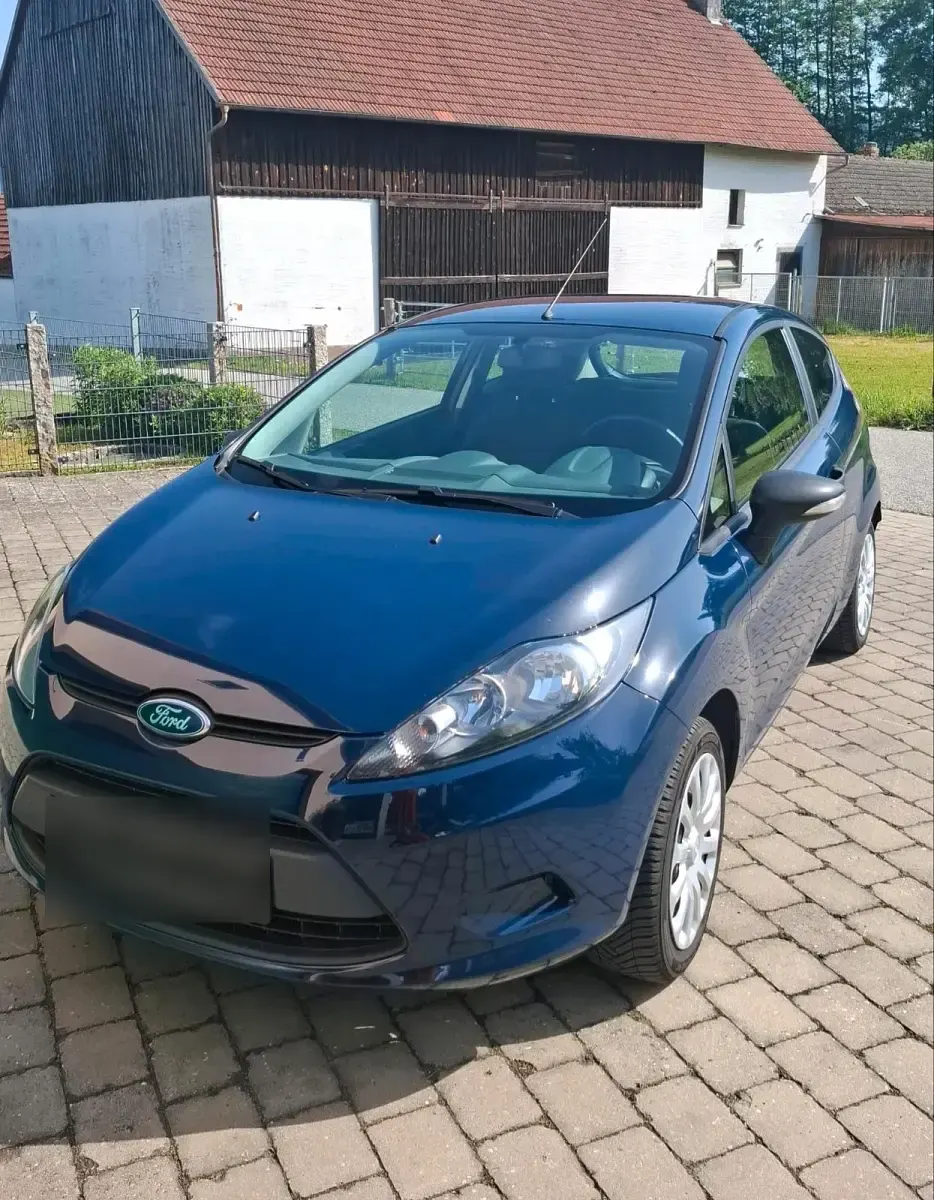 Gebraucht Ford Fiesta Ambiente 60 PS (44 kW) 2009 Blau Kleinwagen