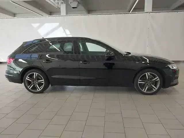 Gebraucht Audi A4 Ambiente 162 PS (119 kW) 2023 Schwarz Limousine