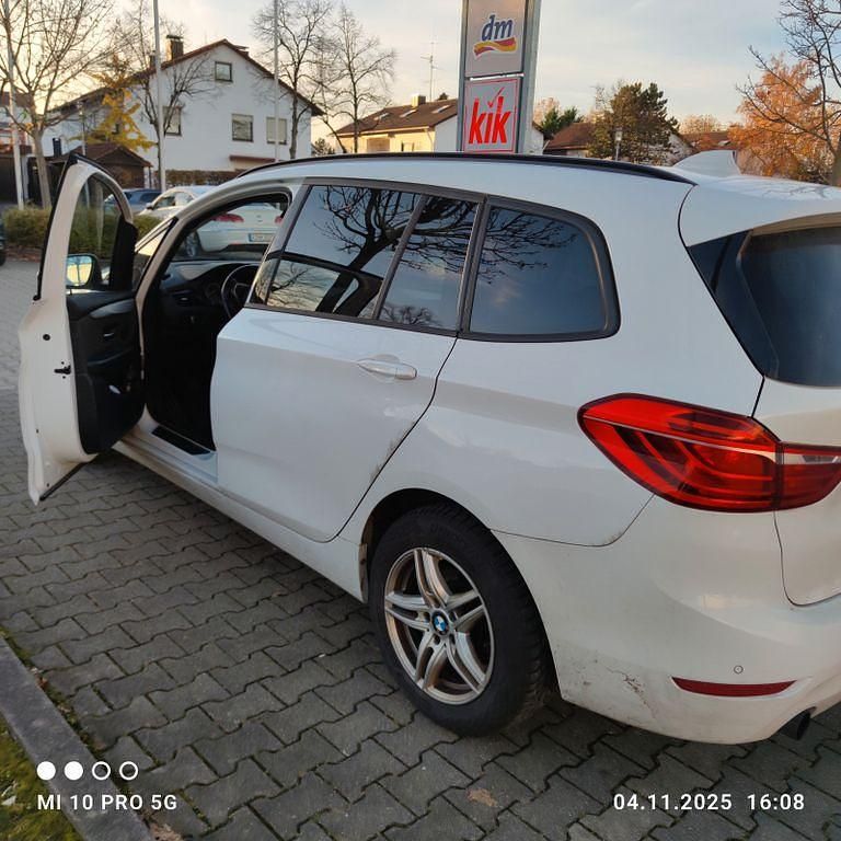 Schwarz Gebraucht 2015 BMW 218 Gran Tourer Luxury Line Van / Kleinbus | 6.900 € (Fairer Preis) - Bild 1/4