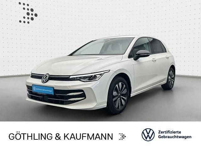 Oryxweiß perlmutteffekt Gebraucht 2024 VW Golf VIII Goal Limousine | 25.260 € (Superpreis) - Bild 1/3