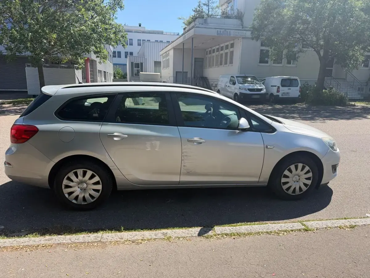 Gebraucht Opel Astra Active 140 PS (102 kW) 2012 Silber Kombi