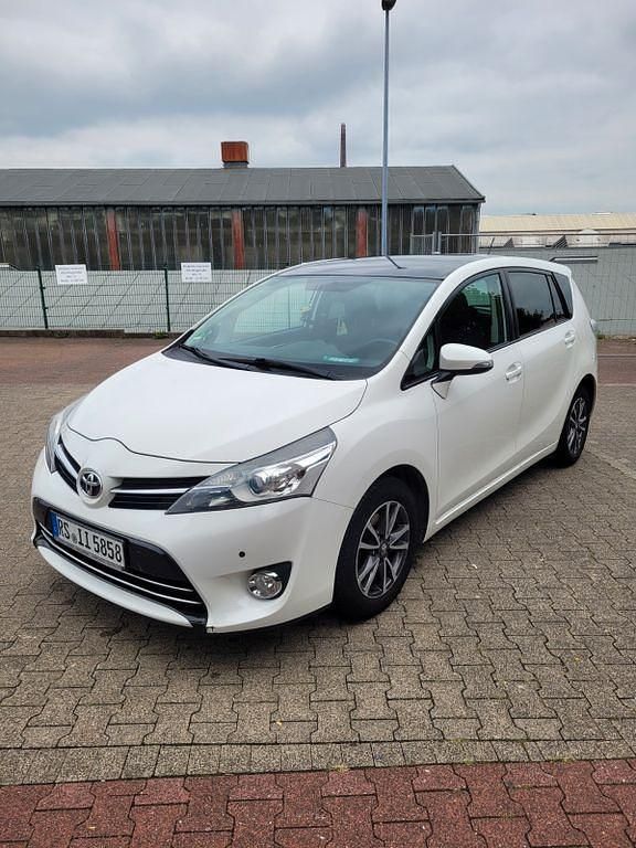 Weiß Gebraucht 2013 Toyota Verso Life Van / Kleinbus | 8.000 € (Guter Preis) - Bild 1/4