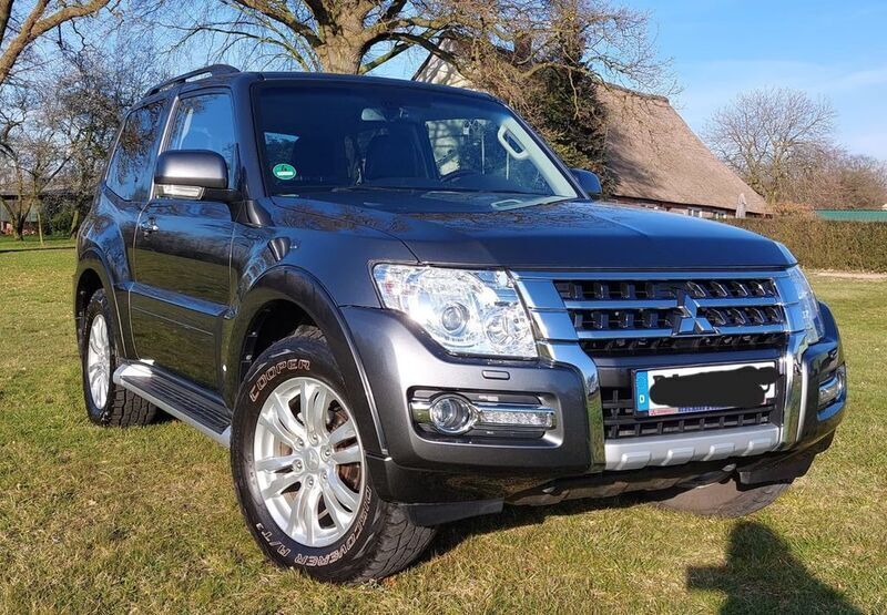 Schwarz Gebraucht 2015 Mitsubishi Pajero SUV | 26.800 € (Guter Preis) - Bild 1/4