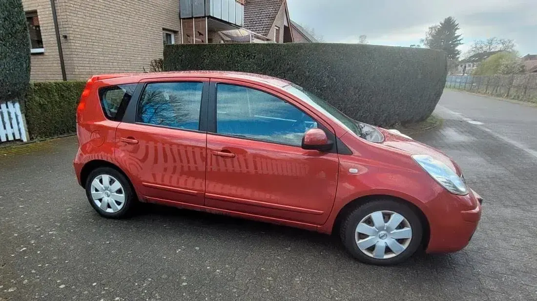 Usata Nissan Note 90 CV (66 kW) 2008 Rosso Utilitaria