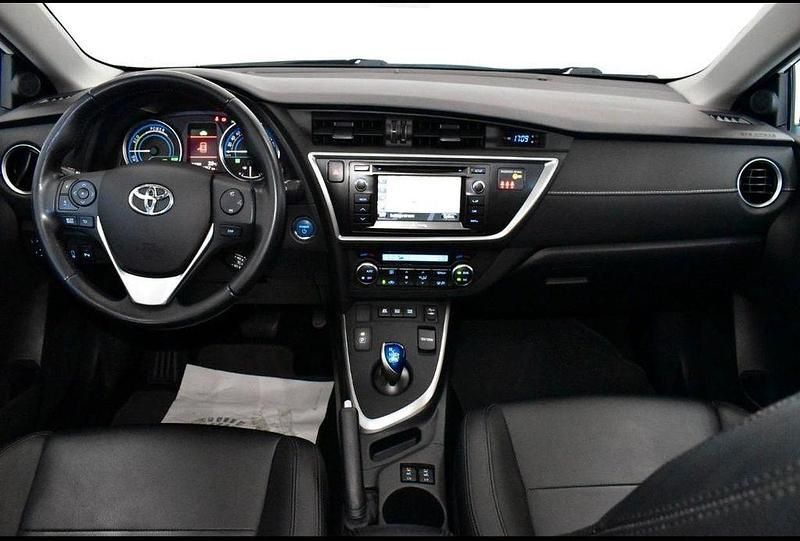 Gebraucht Toyota Auris Hybrid Edition 136 PS (100 kW) 2014 Weiß Limousine