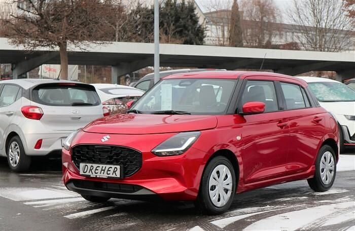 Burning red pearl metallic Neu 2025 Suzuki Swift Club Kleinwagen | 18.980 € - Bild 1/4