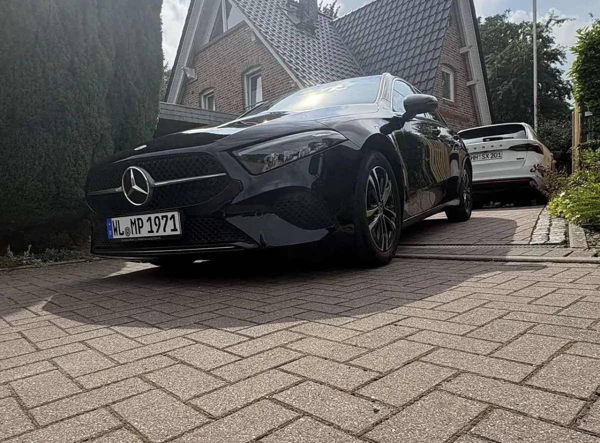 Gebraucht Mercedes A200 163 PS (119 kW) 2024 Schwarz Kleinwagen