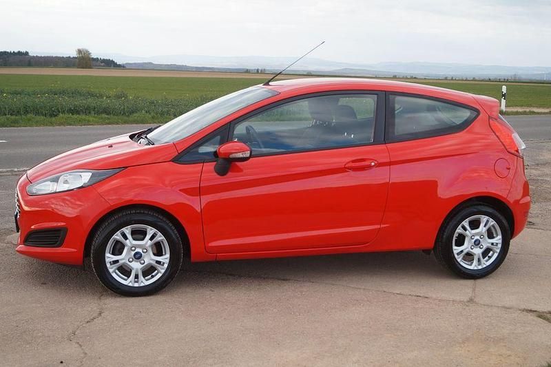 Gebraucht Ford Fiesta 82 PS (60 kW) 2013 Rot Kleinwagen
