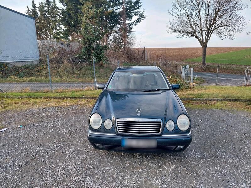 Gebraucht Mercedes E320 Avantgarde 224 PS (164 kW) 2000 Andere farben Limousine