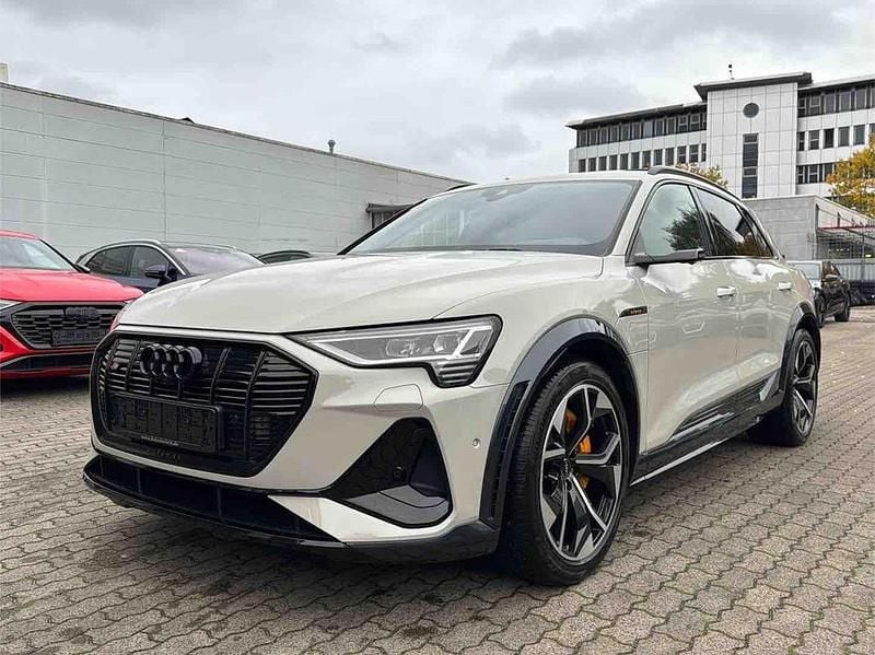 Siambeige metallic Gebraucht 2022 Audi e-tron Sport SUV | 43.950 € (Guter Preis) - Bild 1/2