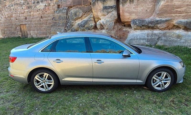 Second-hand Audi A4 218 CP (160 kW) 2016 Argintiu Berlinǎ